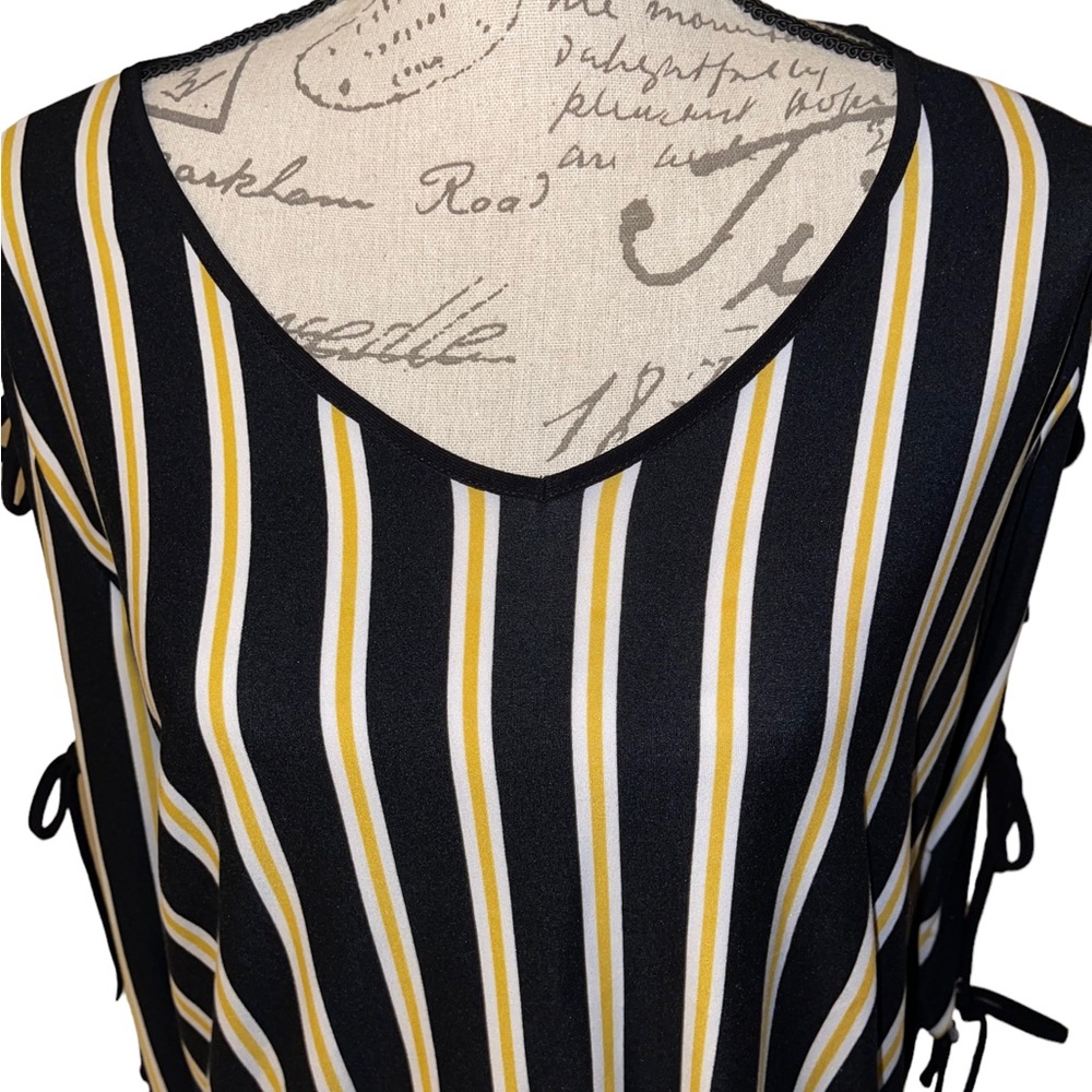 Lavish Top - Picture 2 of 6
